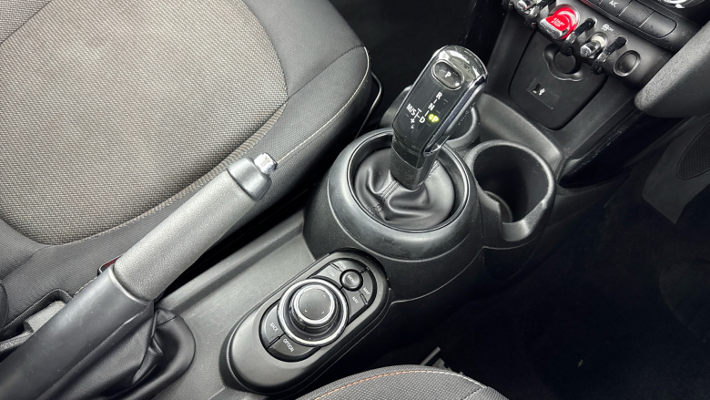 MINI Hatchback 1.5 Cooper Classic 3dr Auto Petrol Hatchback